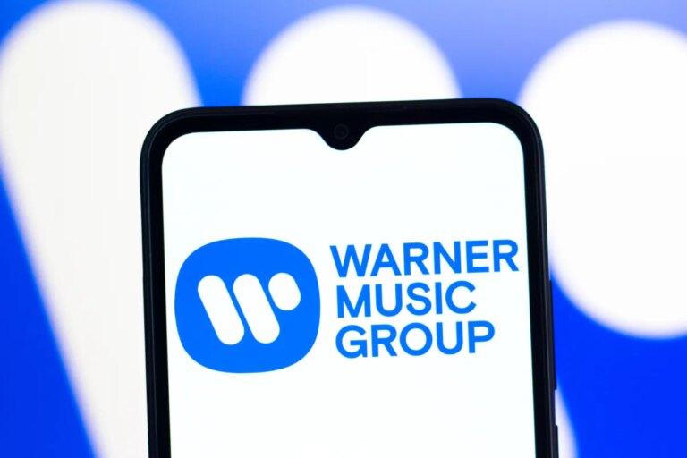 تستحوذ شركة Warner Music على شركة Sureel AI الناشئة لإسناد الذكاء الاصطناعي
